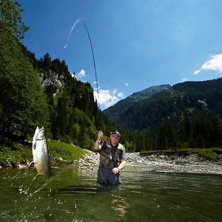 Und Almroesl Lägenhetshotell 4*