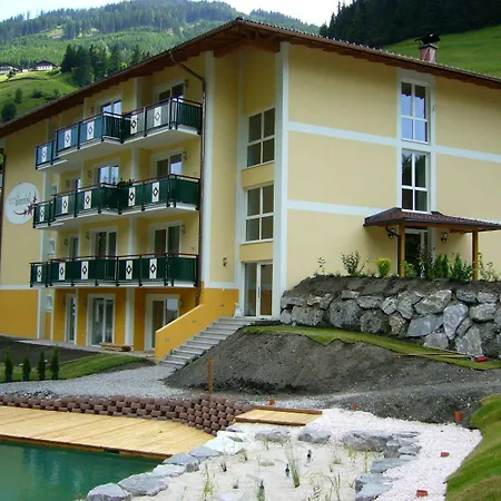 Und Almroesl 4* Karteis