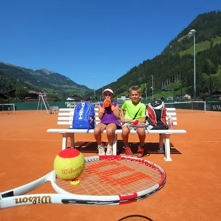 Und Almroesl 4* Karteis