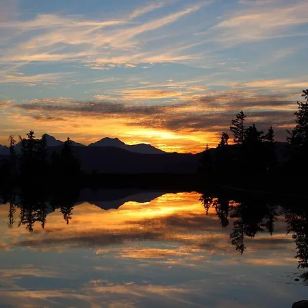 Lejlighedshotel Und Almroesl Karteis