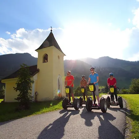 Lägenhetshotell Und Almroesl Karteis