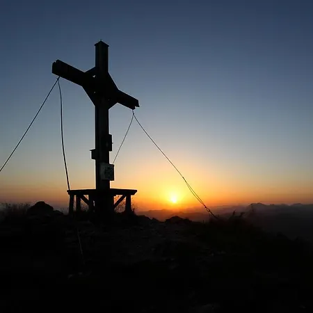 Und Almroesl Lägenhetshotell Karteis