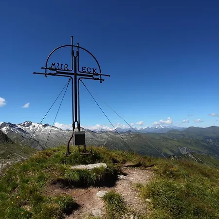 Und Almroesl Lägenhetshotell 4*