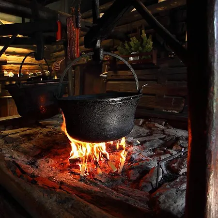 Und Almroesl Lägenhetshotell