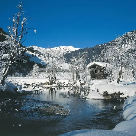 Aparthotel Und Almroesl Karteis
